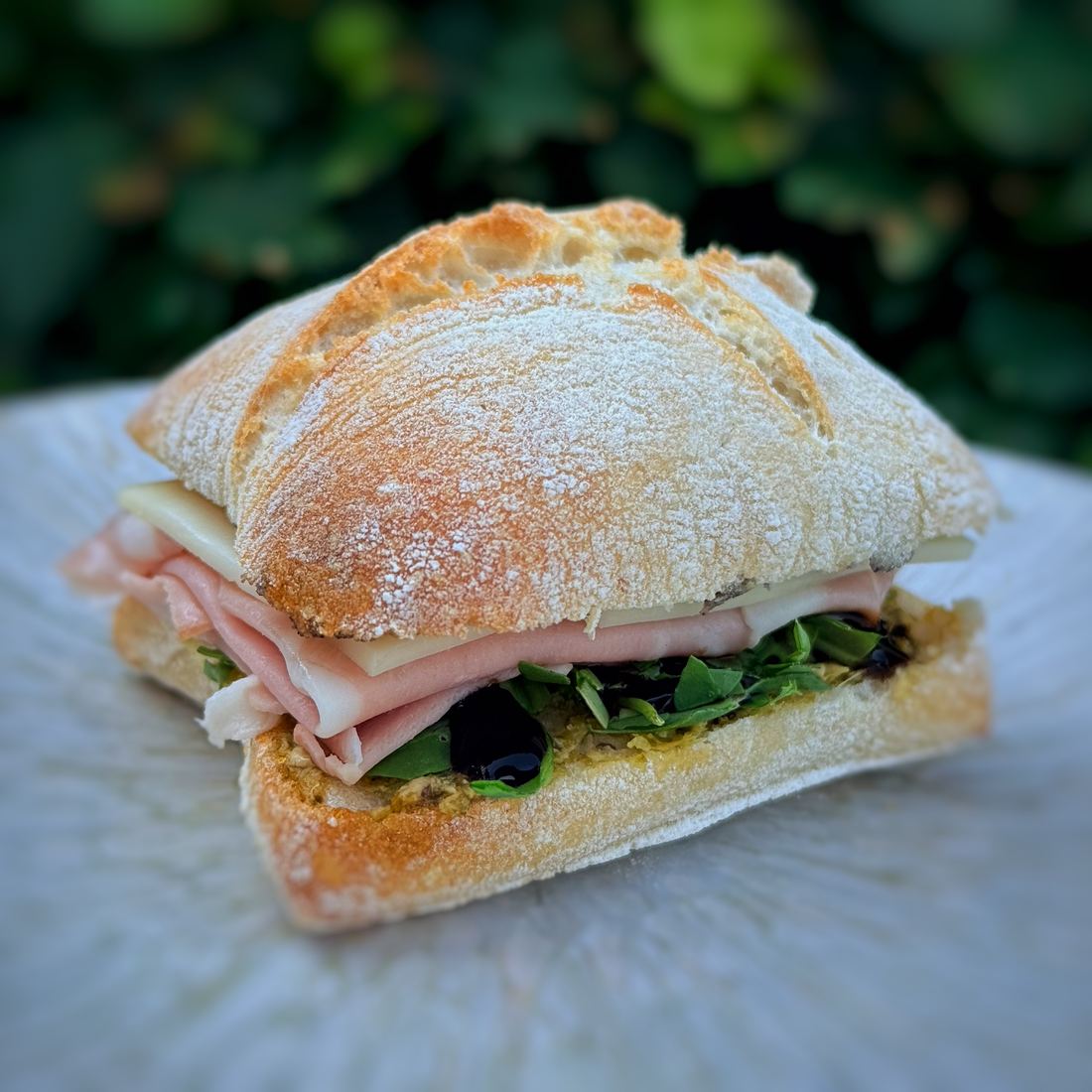 Mini sandwich à la mortadelle italienne, garniture artisanale